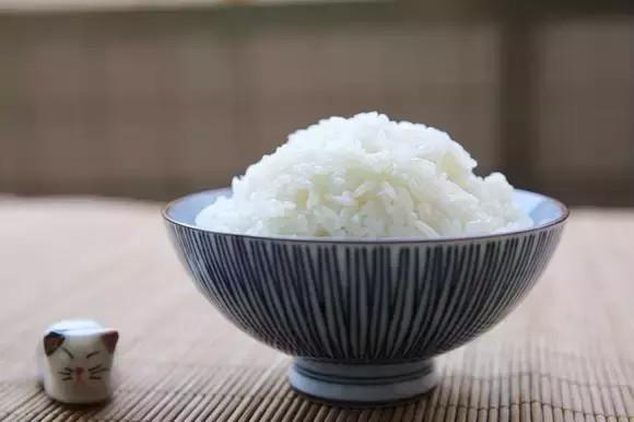 一碗饭猜成语是什么成语_成语玩命猜一碗米饭在一个汉字上的答案打一成语(2)
