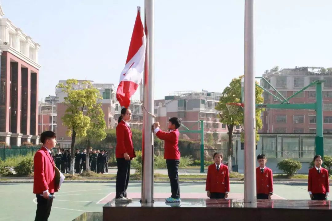 "语"露芬芳,美在身旁 ——记义乌枫叶国际学校小学第六周升旗仪式