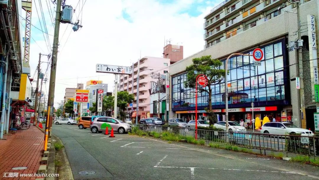 威海街道出现"日本画风"!网友直呼:还出国干啥?在家门口拍照就行.