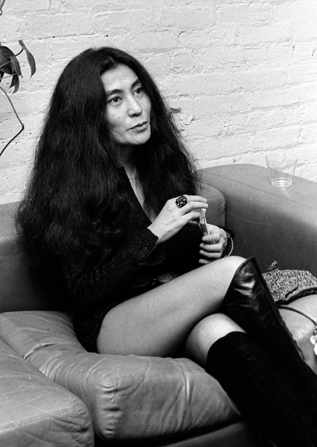 划火柴小野洋子(yoko ono)查尔斯·狄更斯meme, 图片via网络.