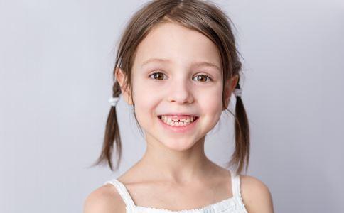 儿童牙齿涂了氟还需要窝沟封闭吗?儿童蛀牙关键在"防"!