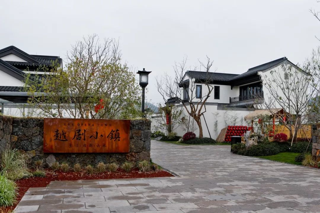 中国首个世界级戏剧小镇,告诉你什么叫"诗与远方"