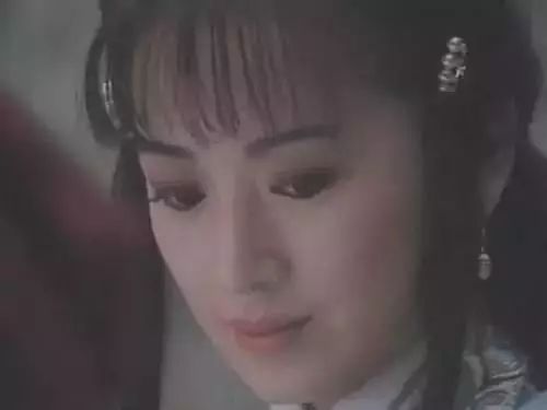 分别是"程灵素"和"冰雪儿"龚慈恩一个人扮演两个角色在1991年版的