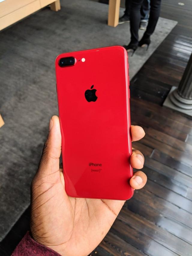 中毒了！红色版iPhone8P真机上手：市面上最“红”手机非他莫属