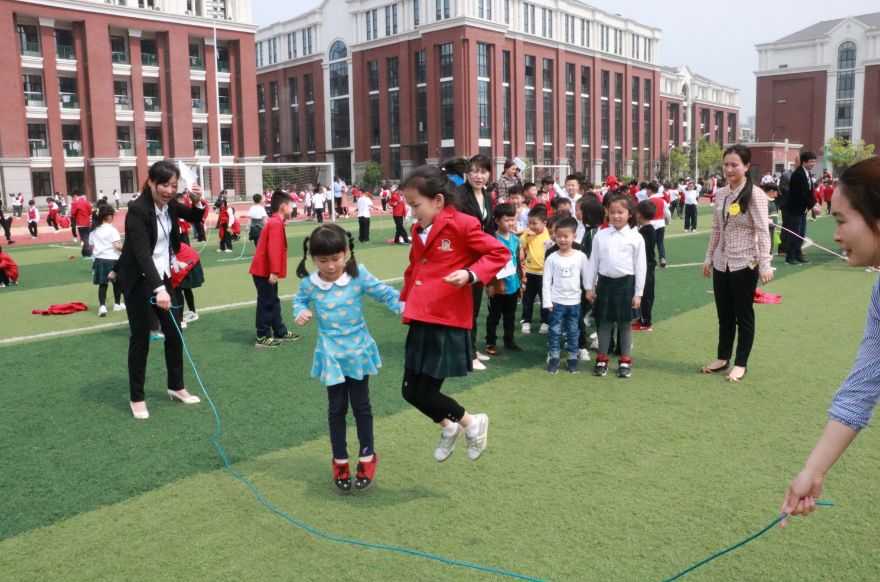 走进小学,感受枫叶小学生活