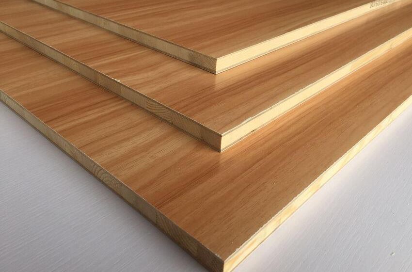 同等级的生态板,进口的实木基材相对国产的实木基材较贵