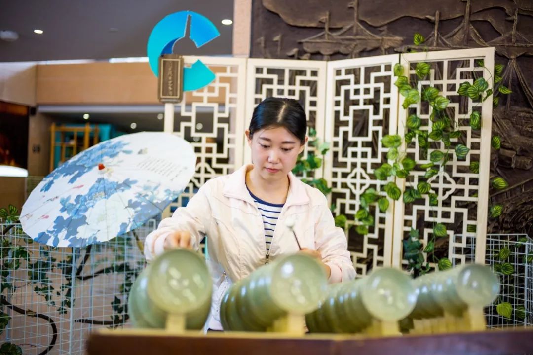 施珍,沈燕荣,闻长庆,孙威,谭静等青瓷大师之手,想参观的慈溪人别错过