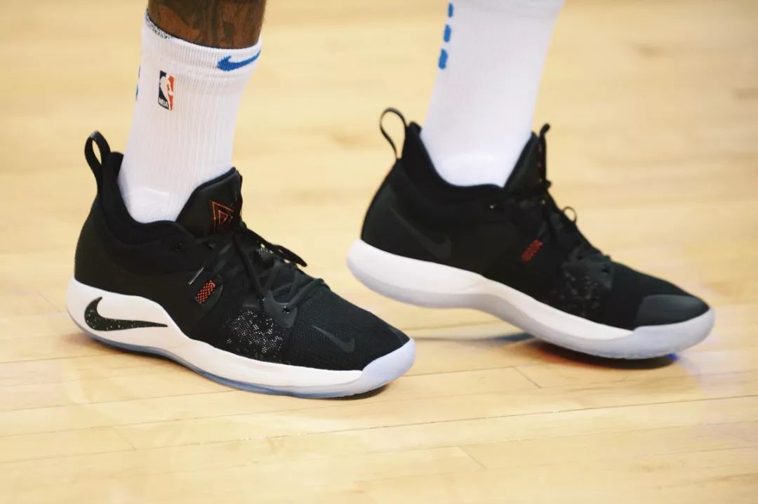 「泡椒」今天上脚了全新配色的 nike pg2