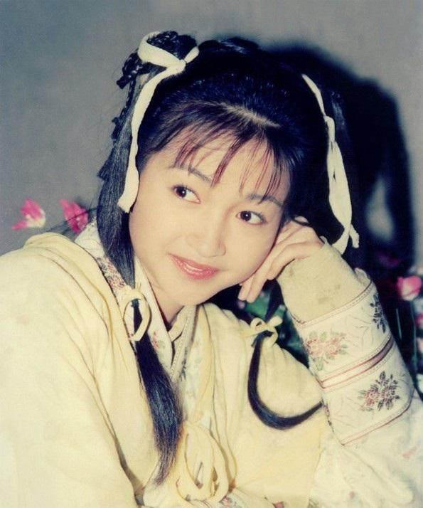 李绮红是香港女演员,曾经是无线电台的签约艺人,1994年获得香港小姐