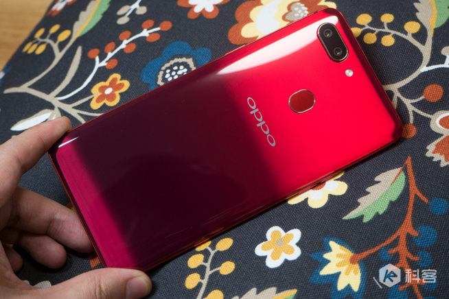 oppo r15梦镜红体验评测:颜值再升级 夜拍更出众