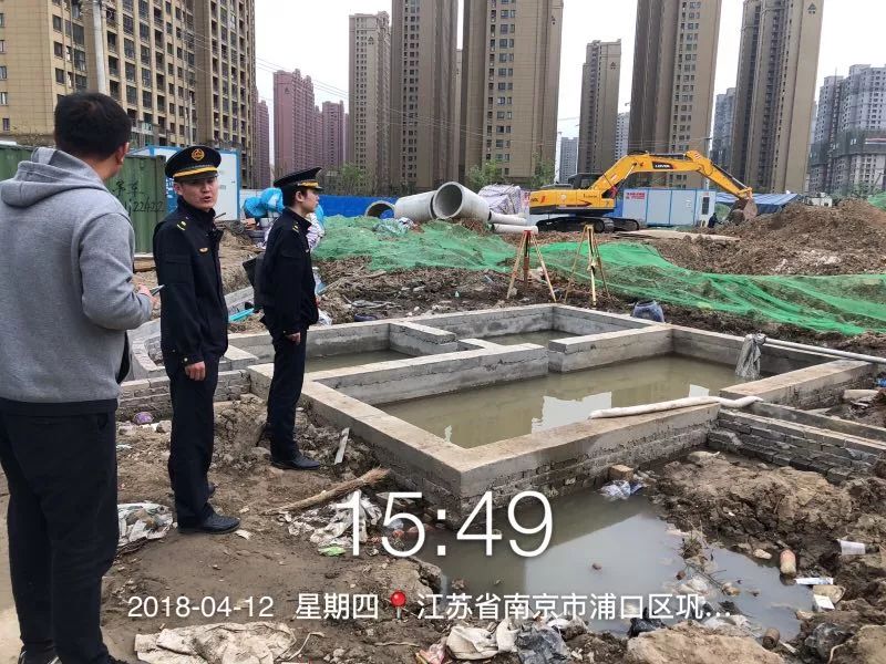 督促工地建造三级沉淀池 开启24小时不间断巡逻 确保每天对各施工工地