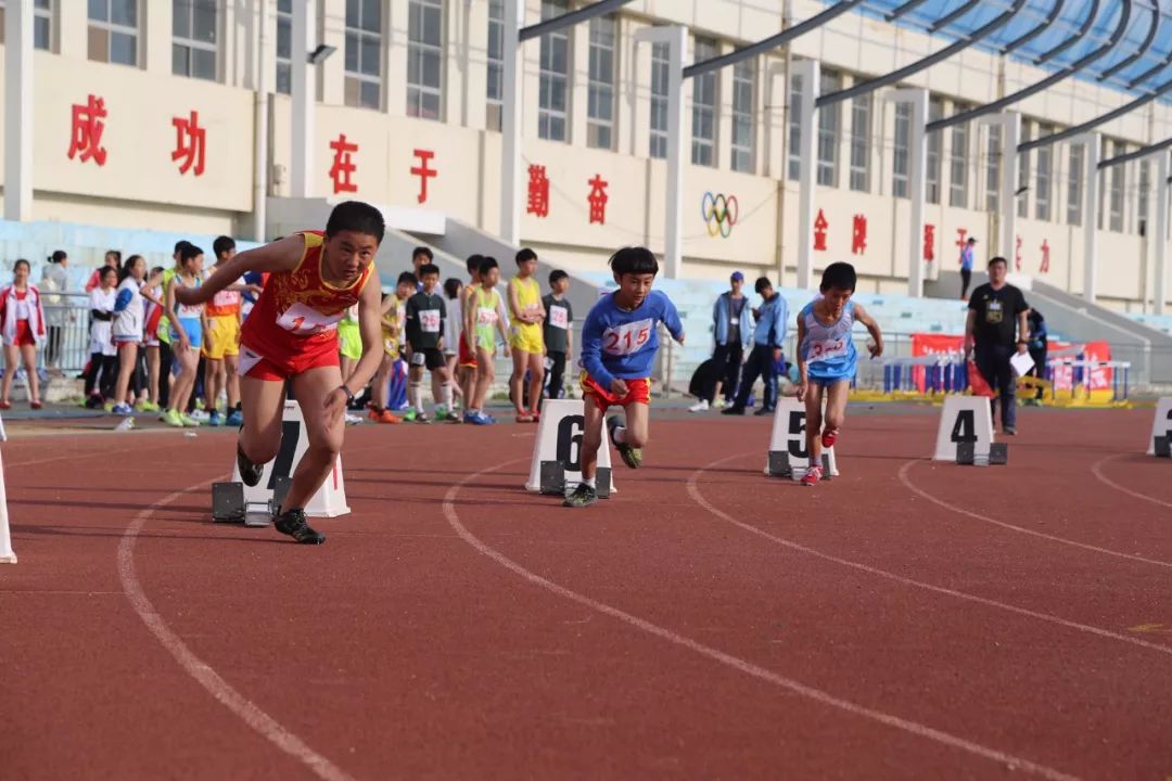 11日,2018年李沧区中小学生田径运动会在青岛市体育运动学校拉开帷幕