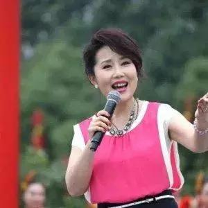 中国内地华语女歌手,国家一级演员胡月