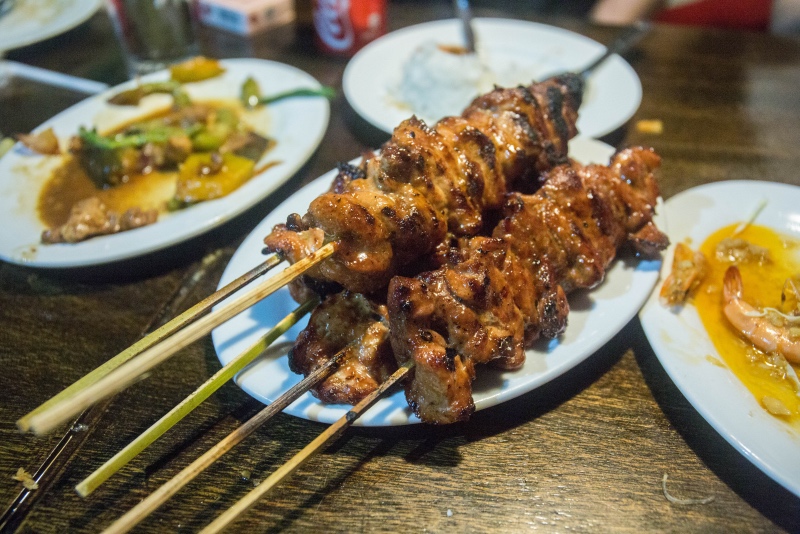 菲律宾美食探索，日落下的流动餐厅可谓全球最浪漫打卡地之一