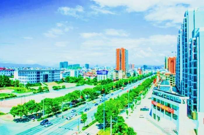 麻城位于鄂豫皖三省交界,不仅到武汉方便,而且未来沿江高铁开通,麻城