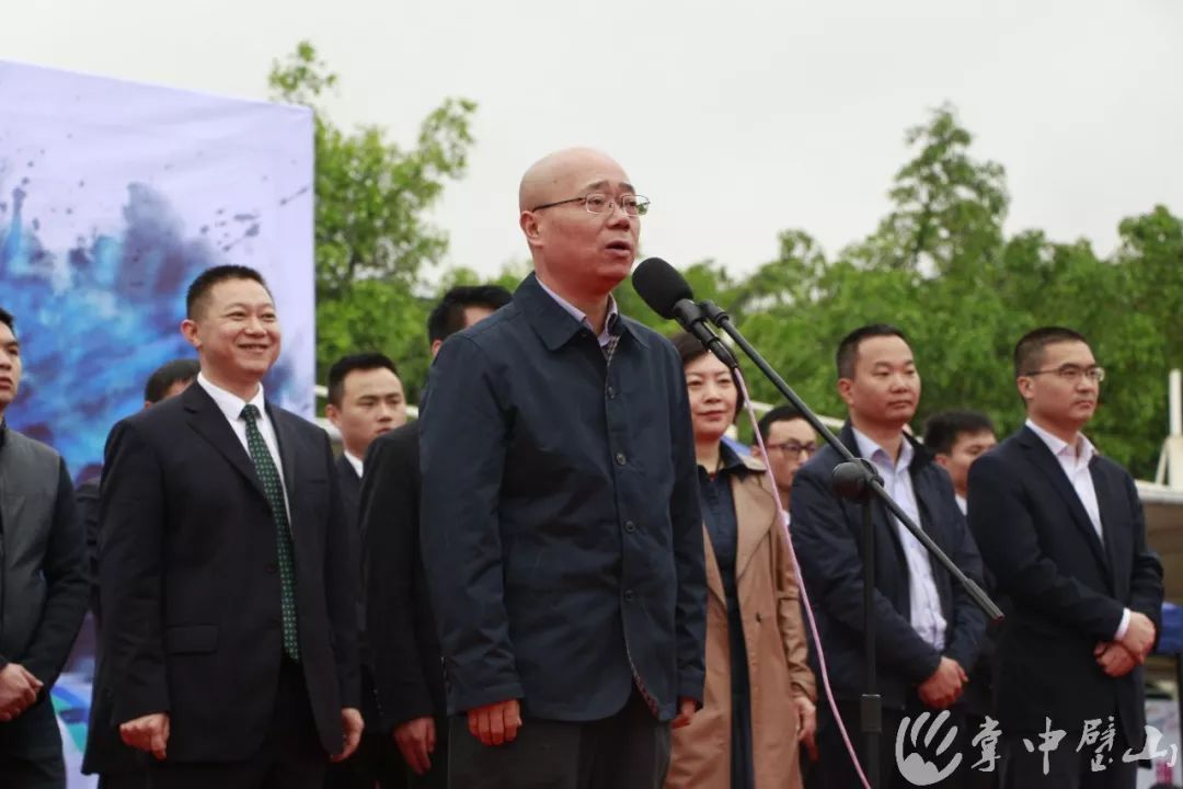 璧山区副区长敖斌,璧山区工商联副主席白均,璧山区商务局副书记洪彬