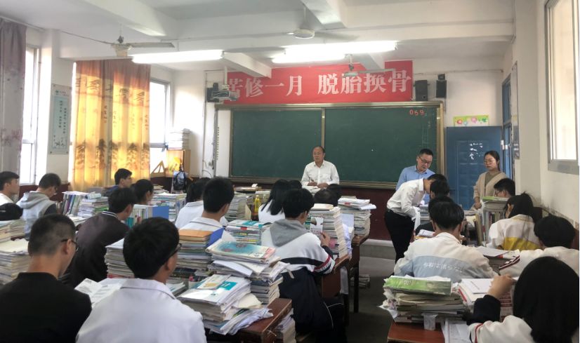 福安八中活动现场为进一步普及助学贷款知识,帮助每一位贫困学生实现