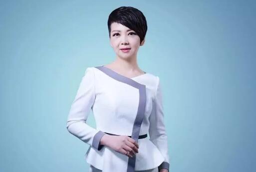 田薇,中国国际电视台cgtn主持人,担任《薇观世界》《对话》节目主持人