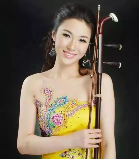 中央广播民族乐团青年二胡演奏家,"中国新十大"青年二胡演奏家.