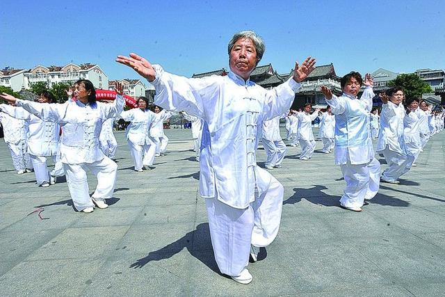 八段锦养生祛病功效:每一式效果各有不同