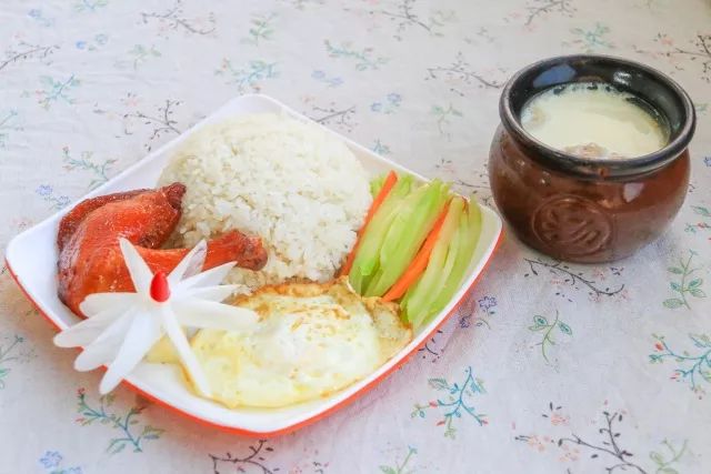 食味特辑上二楼餐桌里的早中晚