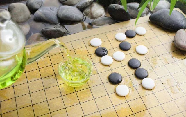 围棋基础训练:这些情况下,逃还是不逃?