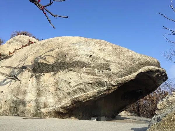 华山北峰鱼嘴石,精美石头会唱歌