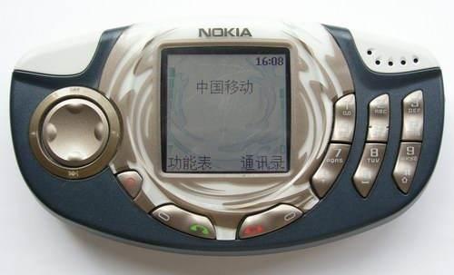 同样是诺基亚,2004年推出的一款智能游戏手机,n-gage qd.