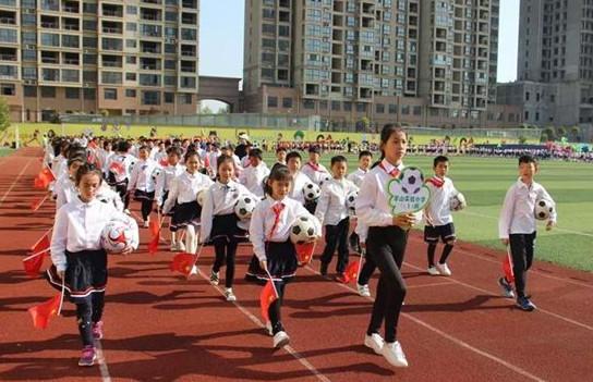 信阳市羊山实验小学举行第四届春季田径运动会