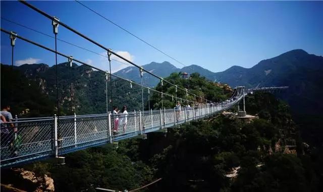 旅游 正文  门票:清凉谷风景区门票36元,玻璃栈道50元.