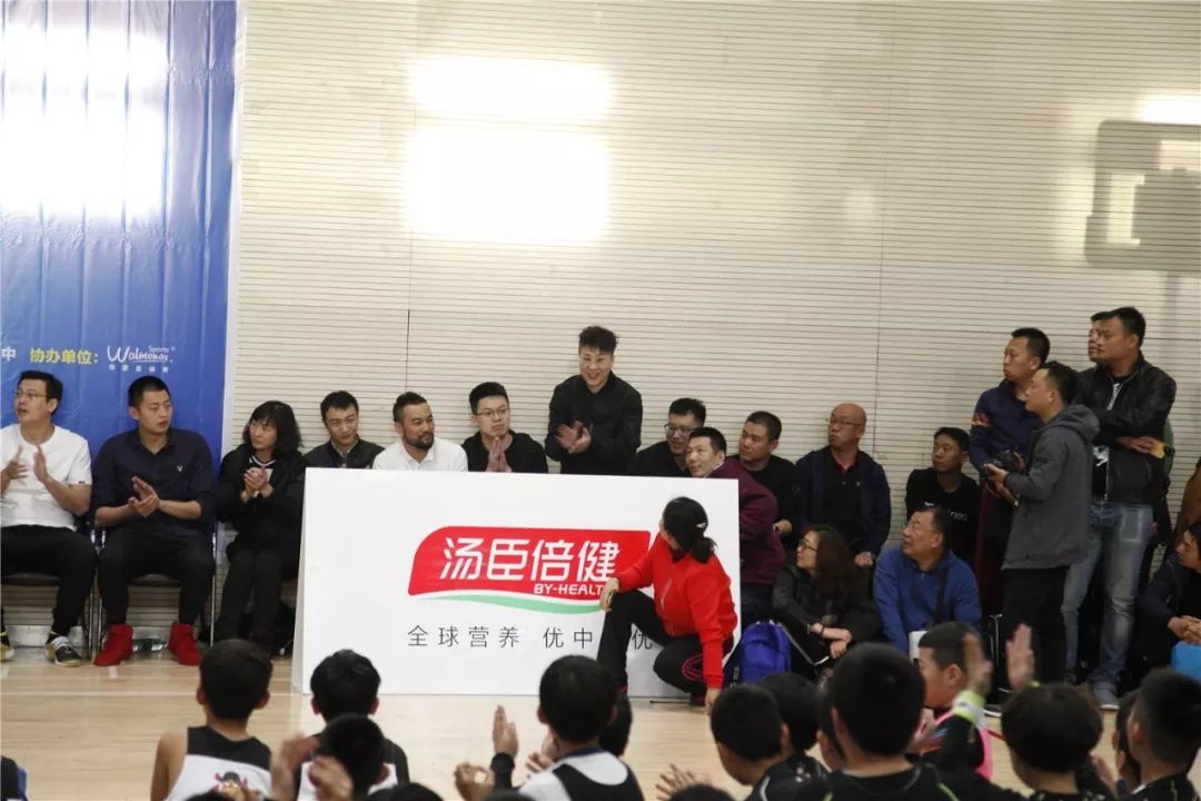 太原市进山中学主教练王改焕女士山西忻州龙巅亮星篮球青少年篮球