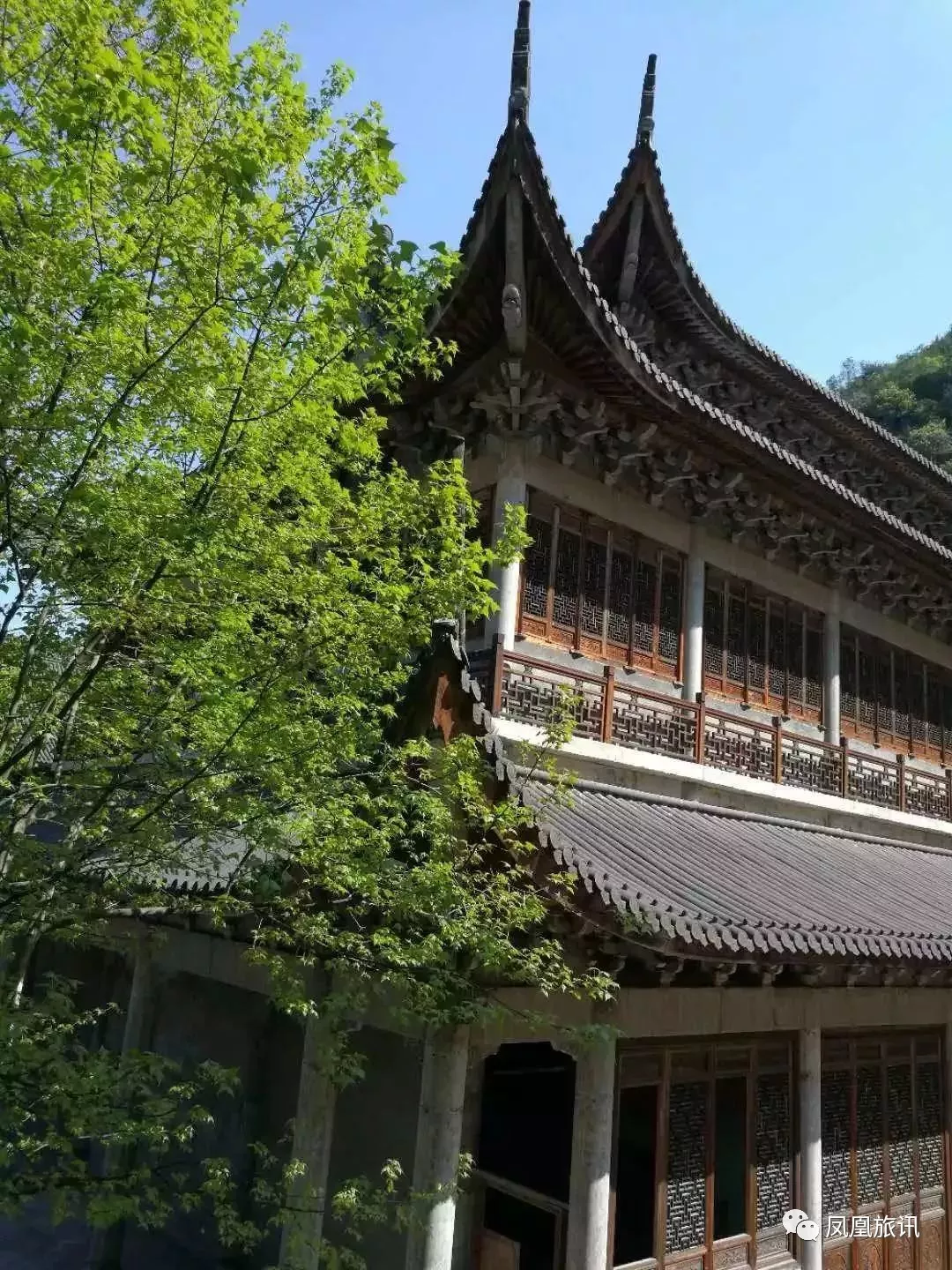 坐落在桃林古道口的右岩寺是今年来浦江兴盛最快的寺院.