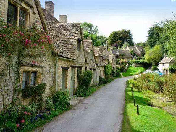 被认为是英国最上镜的乡村建筑,成为英伦经典乡村风景的典型代表