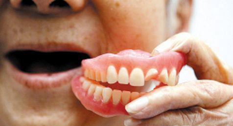 人口腔有多少牙齿_种一颗牙要花两三万 记者走访揭开种植牙市场乱象(2)