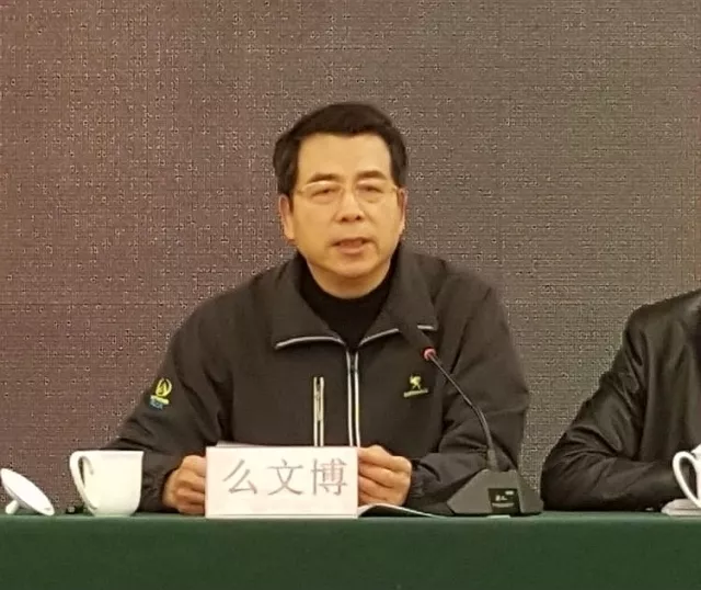 随后,市人民医院么文博副院长作了表态发言,并对肿瘤疾病做了简单的