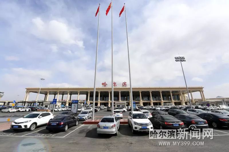 本月30日哈尔滨机场t2航站楼正式取代t1昨2000名旅客最后彩排