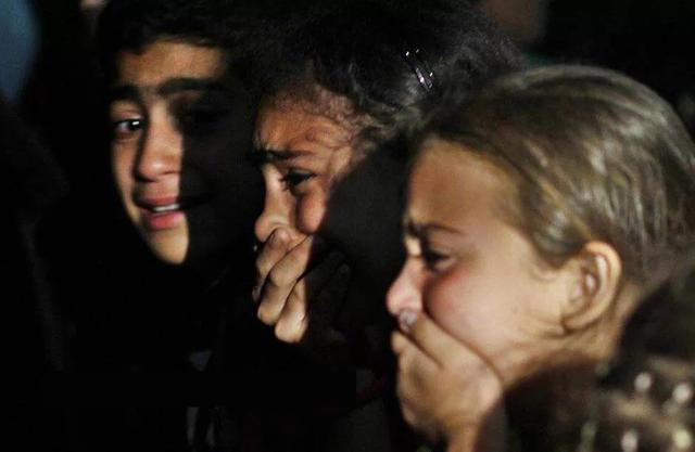 叙利亚外交官低头沉默,照片流出惹人泪下,弱国无外交