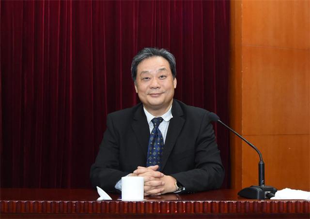 省微循环学会会长,河南省人民医院内分泌科副主任,主任医师李全忠教授