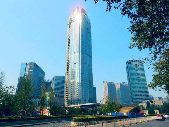 截至2017年年底,沈阳已建成及封顶高层建筑top10分别是: 皇朝万鑫