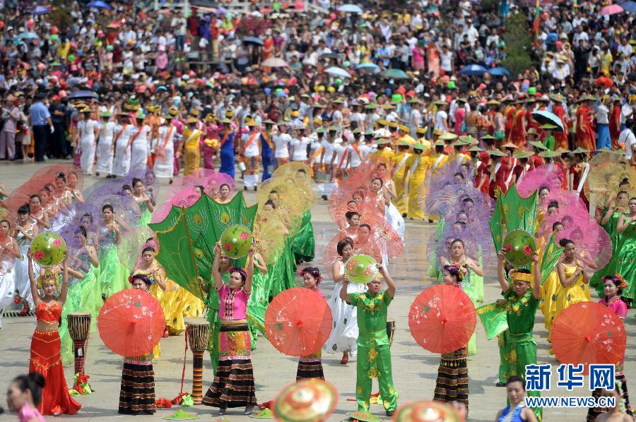 泼水节是傣族人民辞旧迎新的传统节日.新华网图片 胡超 摄