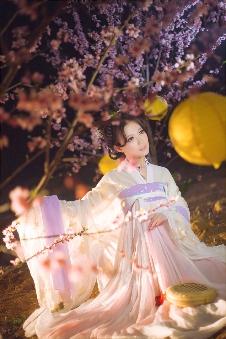 角色:汉服coser:coser菡萏