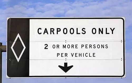 汽车 正文  目前在美国还有一条很特别的 carpool车道,和我国目前推行