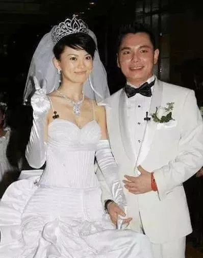 40岁秦海璐与47岁丈夫王新军近照 幸福婚姻不用多说