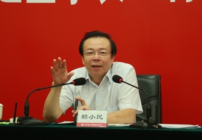 中国华融资产管理股份有限公司党委书记,董事长赖小民