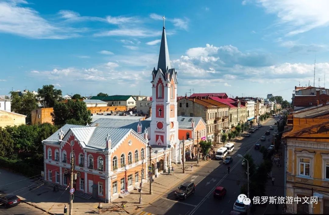 Самара)坐落于伏尔加河和萨马拉河的东岸,是俄罗斯萨马拉州首府