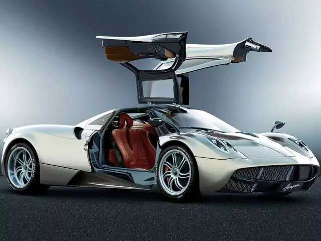 第三名:帕加尼huayra,价值2900万人民币,6.