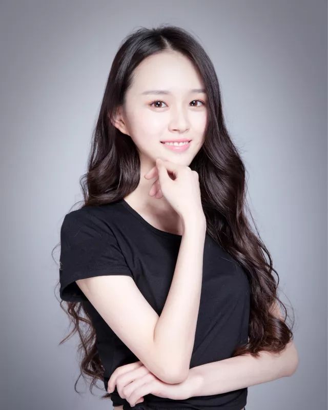 李凡饰女群舞