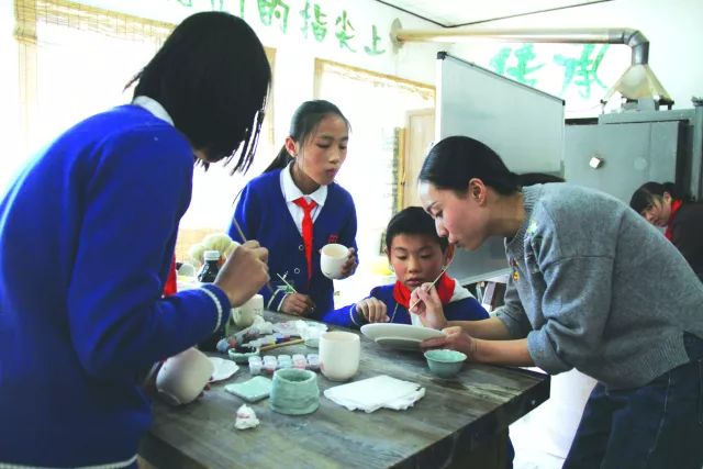 快来看龙泉市小梅镇中心小学是如何创建瓷韵书香特色学校的