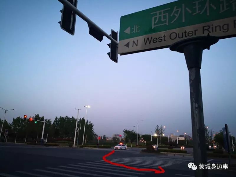 科目三学员练车,考试路线,当天学员驾车永兴路自东向西准备左转弯上西