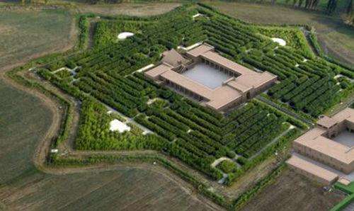 他建造了世界上最大的迷宫, 堪比诸葛亮的八阵图, 你能走完全程吗